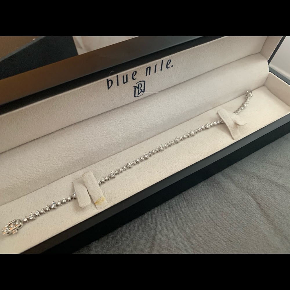 14k White Gold Diamond 3ct alternating bracelet.